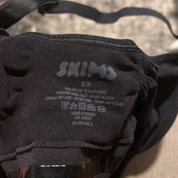 SKIMS SEAMLESS SCULPT BRALETTE In Black - S/M - Picture 5 of 5